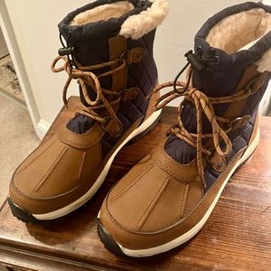 Bear paw warm winter boots, size 10.